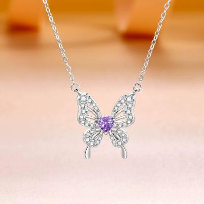 Collier papillon chaîne de clavicule polyvalente conception de niche de luxe légère pour cadeau d'anniversaire de petite amie