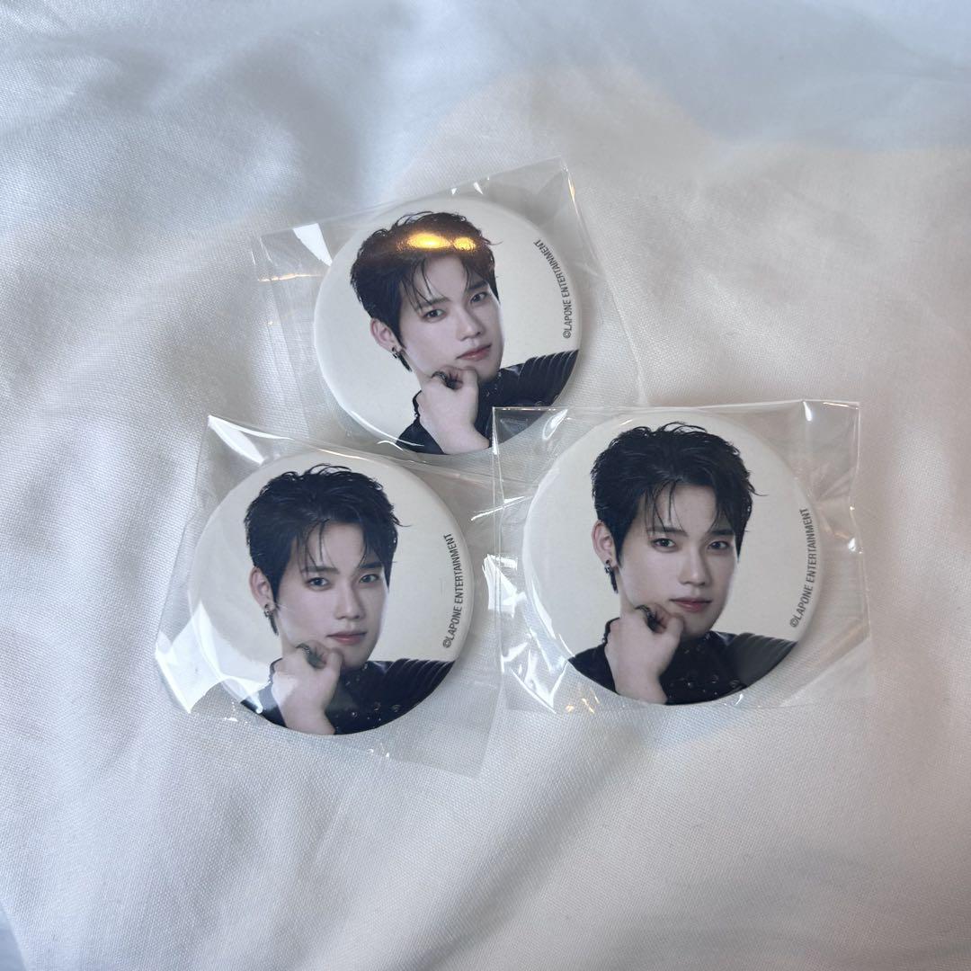 

[ИСПОЛЬЗОВАННЫЙ] Значок в виде игрушечной банки INI Capsule Seya Kimura