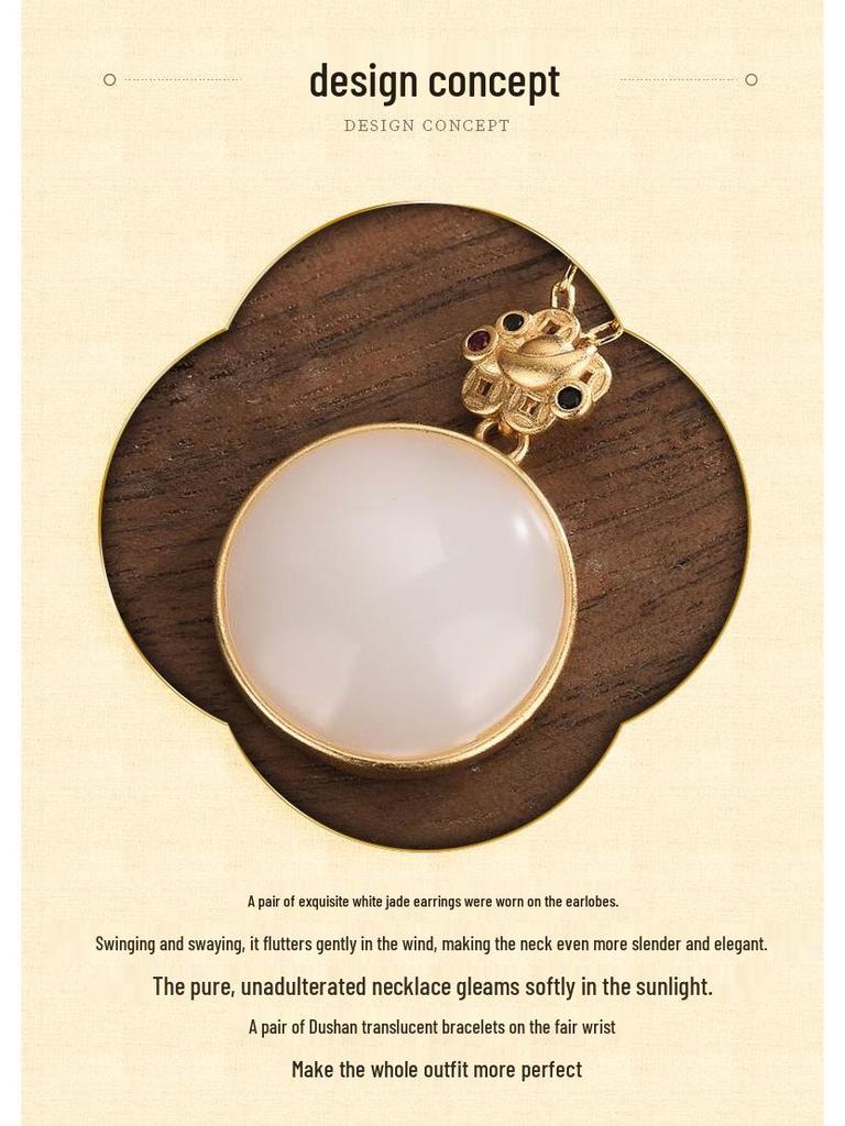 Pendentif Qian Duoduo Style Cour avec Jade Blanc Gras de Mouton Hetian et Collier en Cuivre Plaqué Or