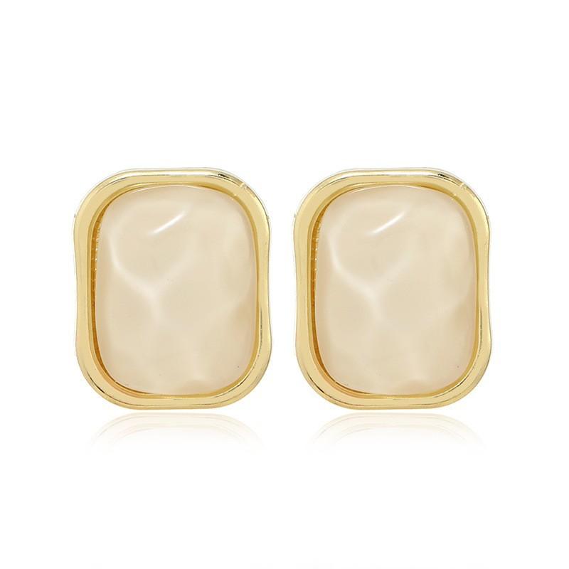 European and American earrings, geometric square alloy stud earrings, resin temperament earrings are in stock.