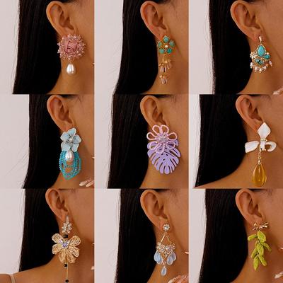 Boucles d'oreilles élégantes couleur dopamine transfrontalières en forme de fleur: Boucles d'oreilles statement luxueuses pour femmes au style unique et audacieux.