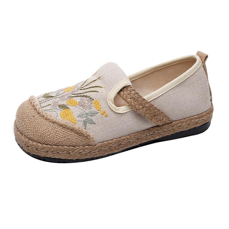 Tang Chen low-heeled round head Chinese style shallow mouth retro flat shoes, square dance performance Hanfu embroidered shoes women