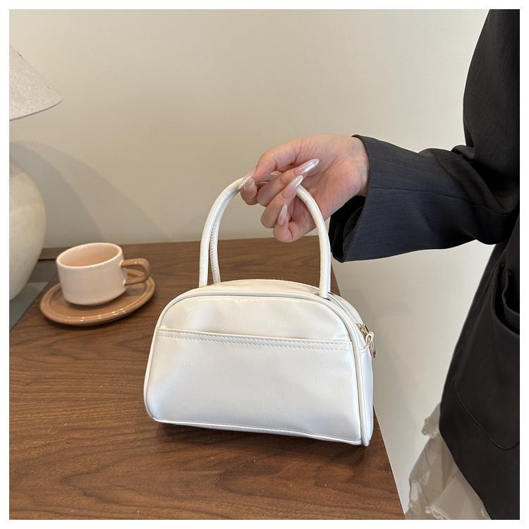 Retro-Texture Bowling Bag: Casual Commute & Niche Design with a Simple, Textured Pillow-Style Shoulder Bag