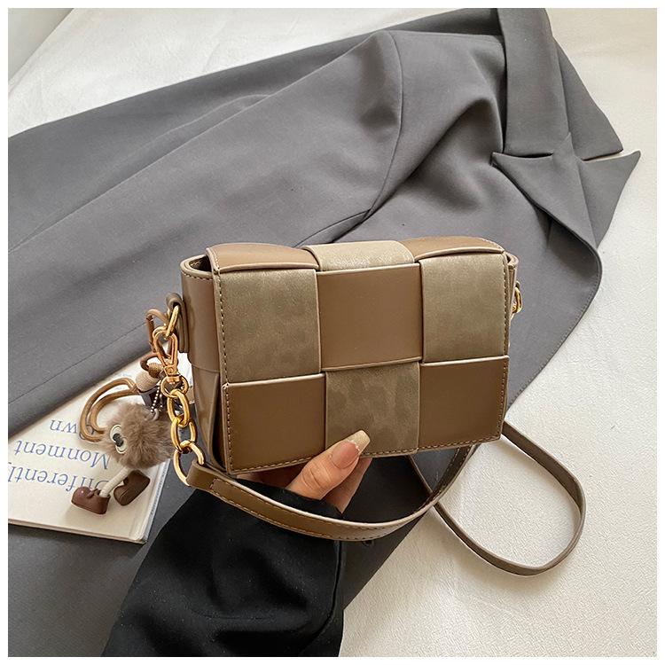 Korean version of niche contrasting color woven small square bag 2025 new versatile retro trend shoulder bag ins messenger women's bag