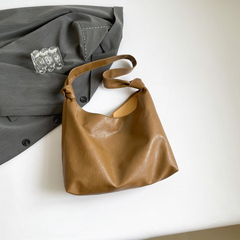 Modern Elegant 2024 Summer Women's Shoulder Bag Fashionable Tote With Soft Pu Material And Unique Design