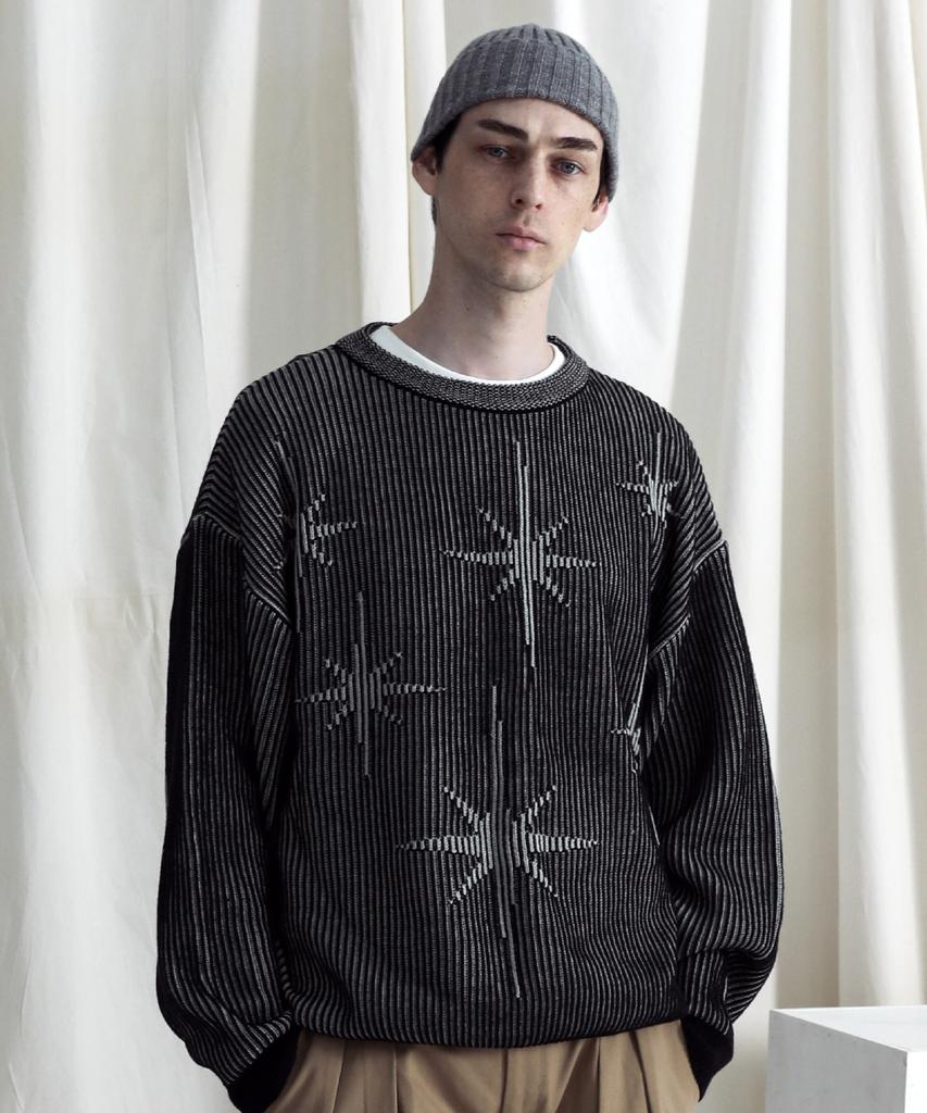STAGE NAME Two-Tone Winter Stars Round Neck Oversized Knit_Black
