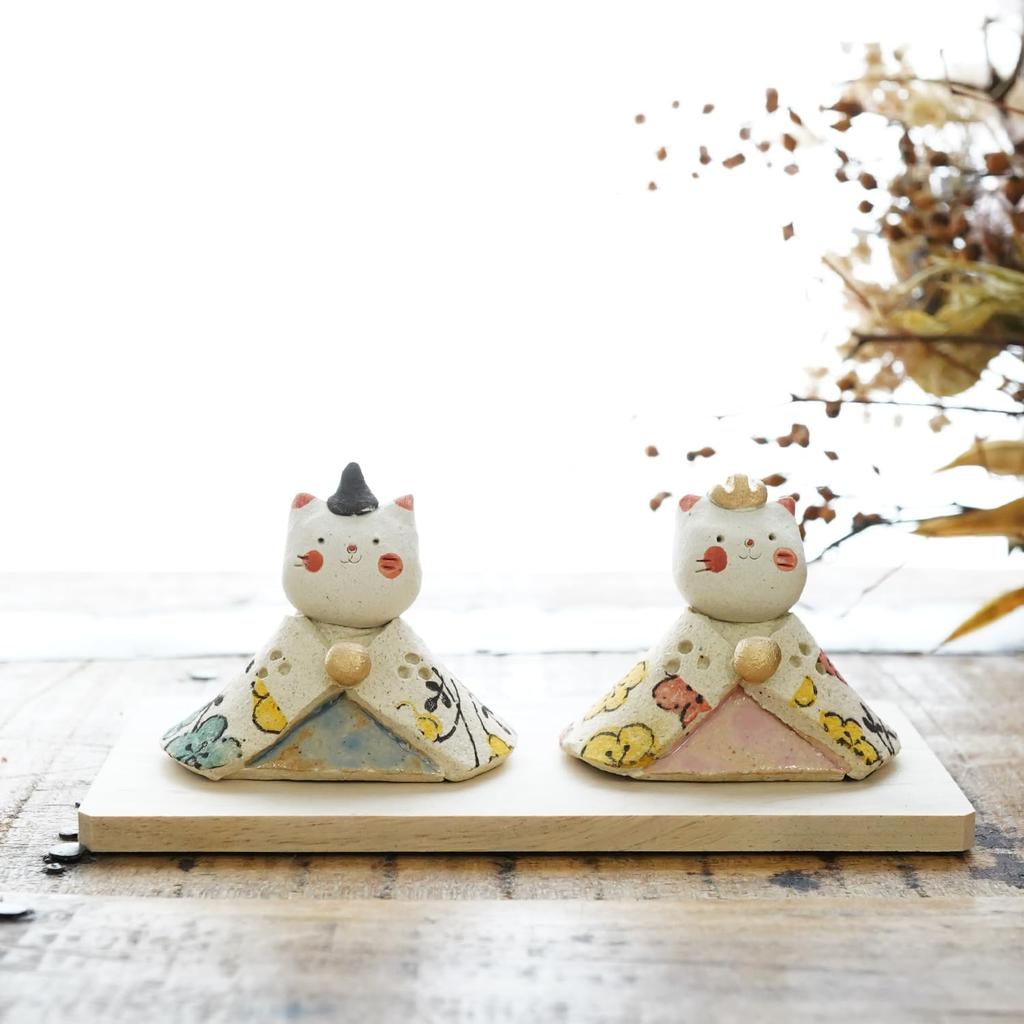 Fukubeya Seto Ware Hina Dolls, Peach Blossom Design, Cat Hina Dolls, with Stand and Screen, Modern and Cute, Perfect for Gifts (Cat)