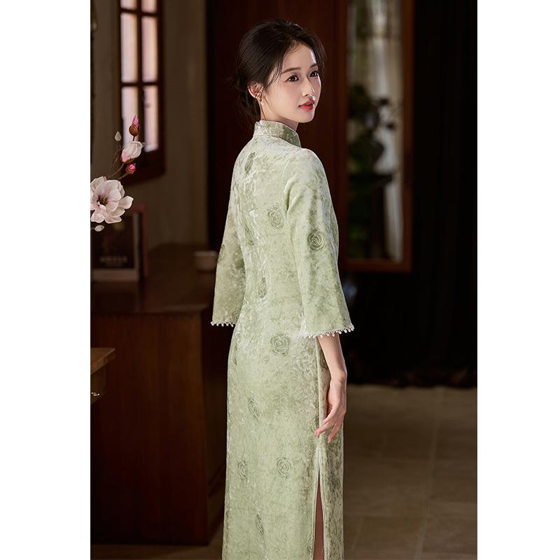 Green cheongsam 1011 new autumn and winter medium and long sleeves improved young girl new Chinese dress small man