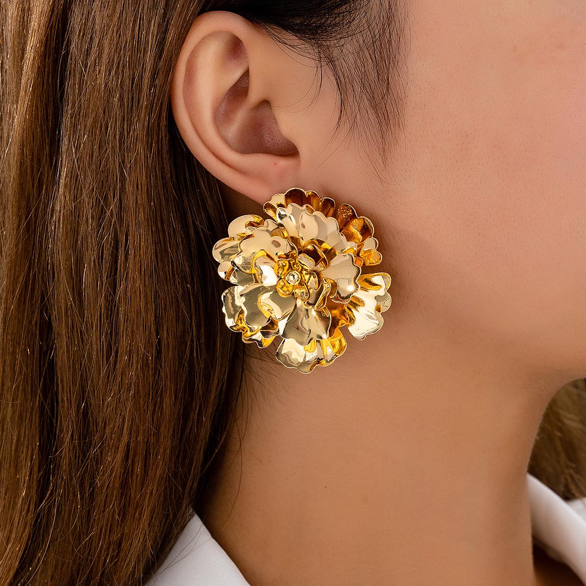 

Exaggerated High-End Retro Flower Women s Stud Earrings