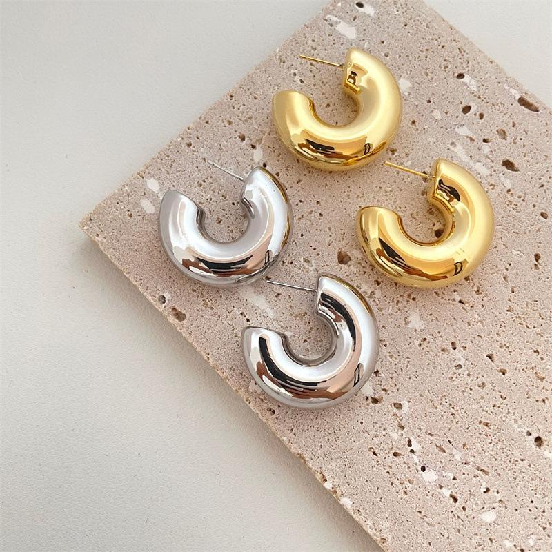 Fashionable C-shaped Earrings with Unique Design, High-end and Niche Earrings for Women