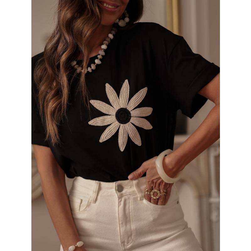Summer Flower Embroidery Loose Women Blouse Round Neck Short Sleeved T-shirt Fashion Elegant Casual Tops Sweet Simple Office Black Shirts
