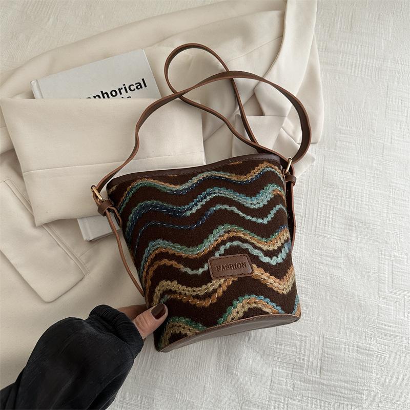 

Модная женская сумка-мессенджер на плечо 2025 весна новая универсальная ins повседневная сумка-ведро