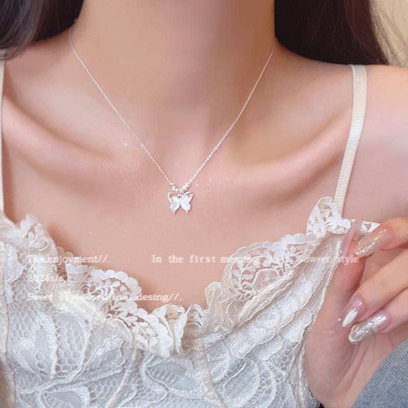 Pearl collarbone chain Women's versatile temperament Fashion niche necklace Neck chain Accessories