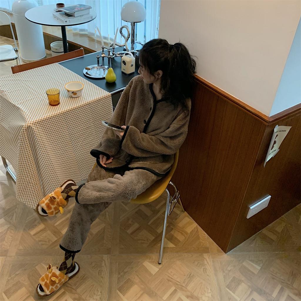 Winter new indoor thermal cotton shoes student home cartoon giraffe plush shoes