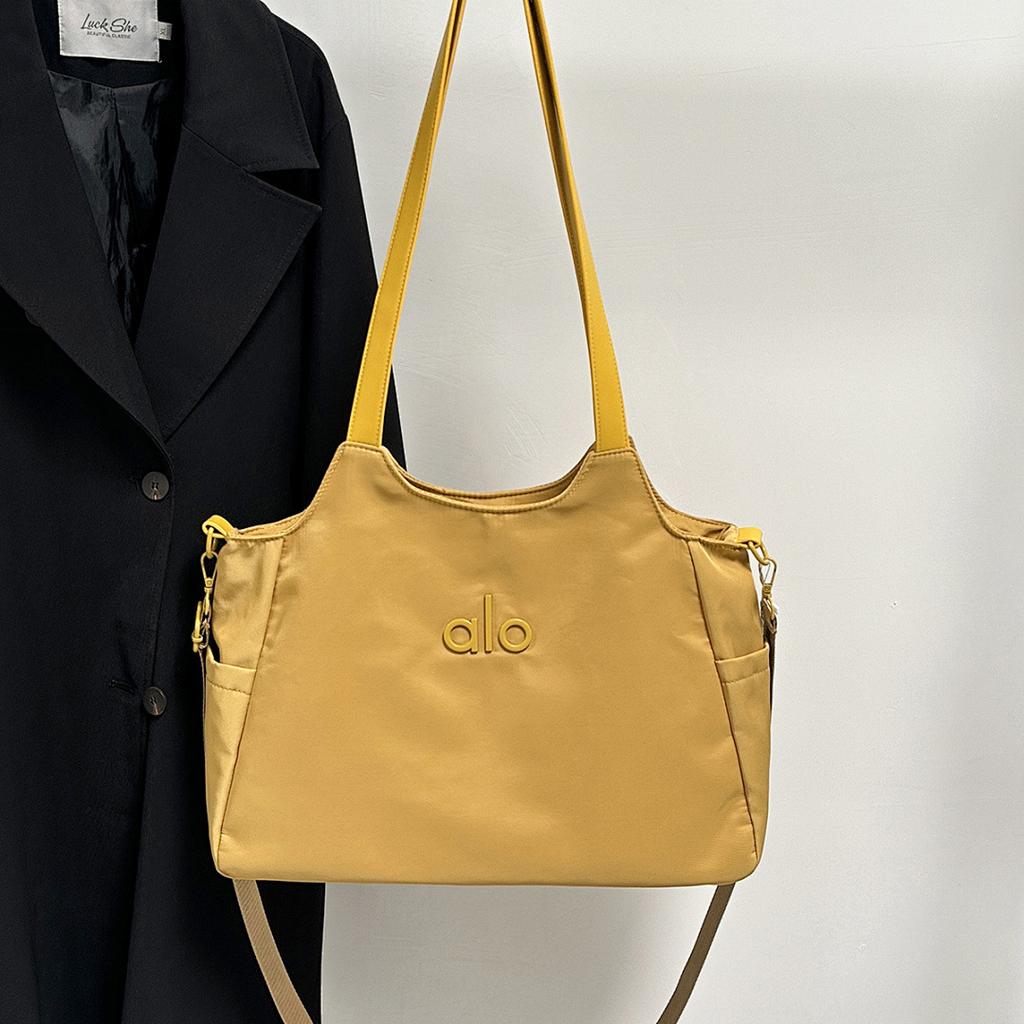 New yoga bag, single-shoulder tote bag, large-capacity, versatile for commuting, waterproof nylon bag, popular storage item