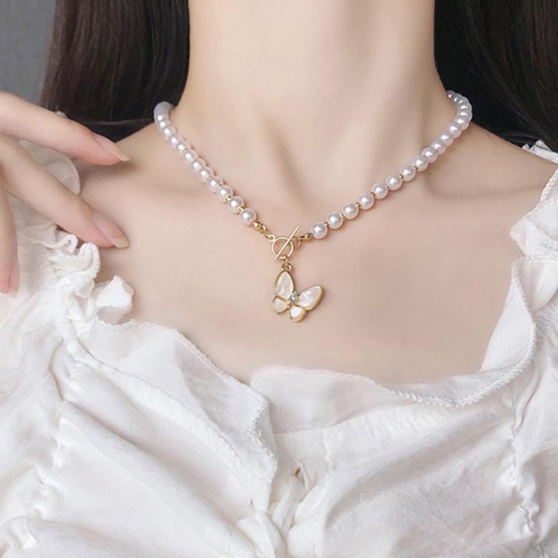 2024 Trendige Perlen-Schmetterlings-Schlüsselbeinkette – Luxus-Nischen-Damen-Choker-Anhänger