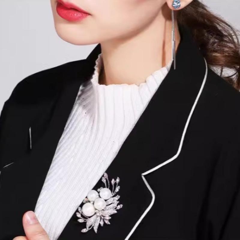 Exquisite Imitation Pearl Rhinestone Flower Brooches for Women Lapel Pins Wedding Party Jewelry Gifts