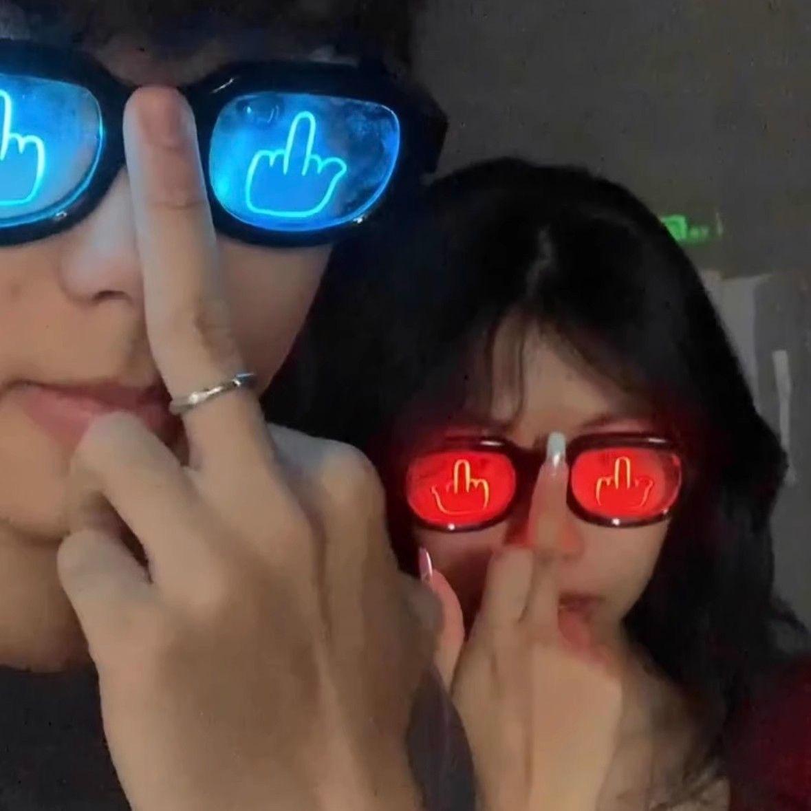 

Хэллоуин Очки Спецэффект Светящиеся очки Крутые Аниме Мигающие очки Светодиодные очки Чувство технологии Очки для вечеринки