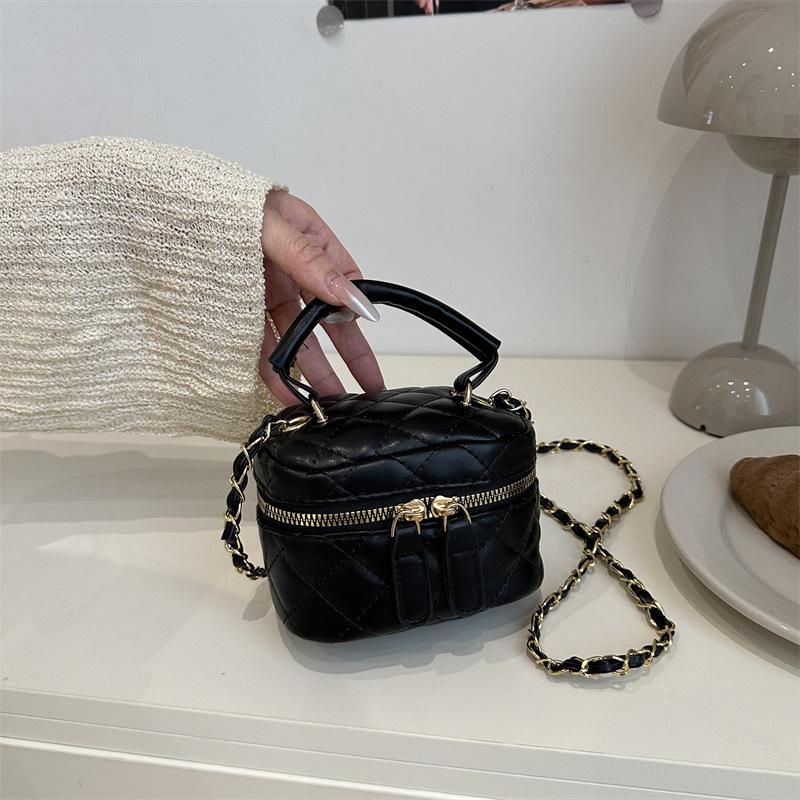 

Trendy versatile new solid color high-quality textured box bag women s diamond indentation chain fashion messenger bag чёрный