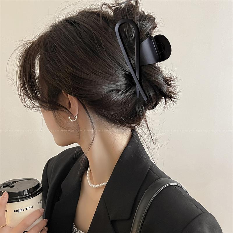 Elegant Large Cross Heart PC Hair Claw Clips Women Hair Accessories Vintage Amber Black Geometric Catch Crab Clamp Headwear New