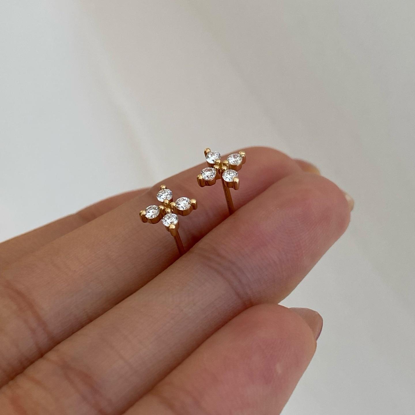 Elegant S925 Sterling Silver 18K Gold-Plated Four-Leaf Clover Stud Earrings for Women 18K Gold Pair (includes earring backs)