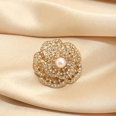 Kamellien-Brosche Eine hochwertige Damenbrosche mit einem einzigartigen und raffinierten Gefühl