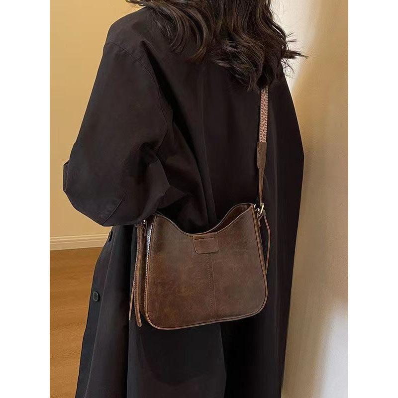 Ladies' New Trendy Fashion Crossbody Bag Retro This Year's Popular Wide Band Single Shoulder Bucket Bag