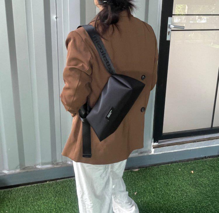 2025 Women's Lightweight Crossbody Bag: High-End Oxford Cloth, Fashionable Outdoor Sports Shoulder Bag, Solid Color, Perfect for Moms