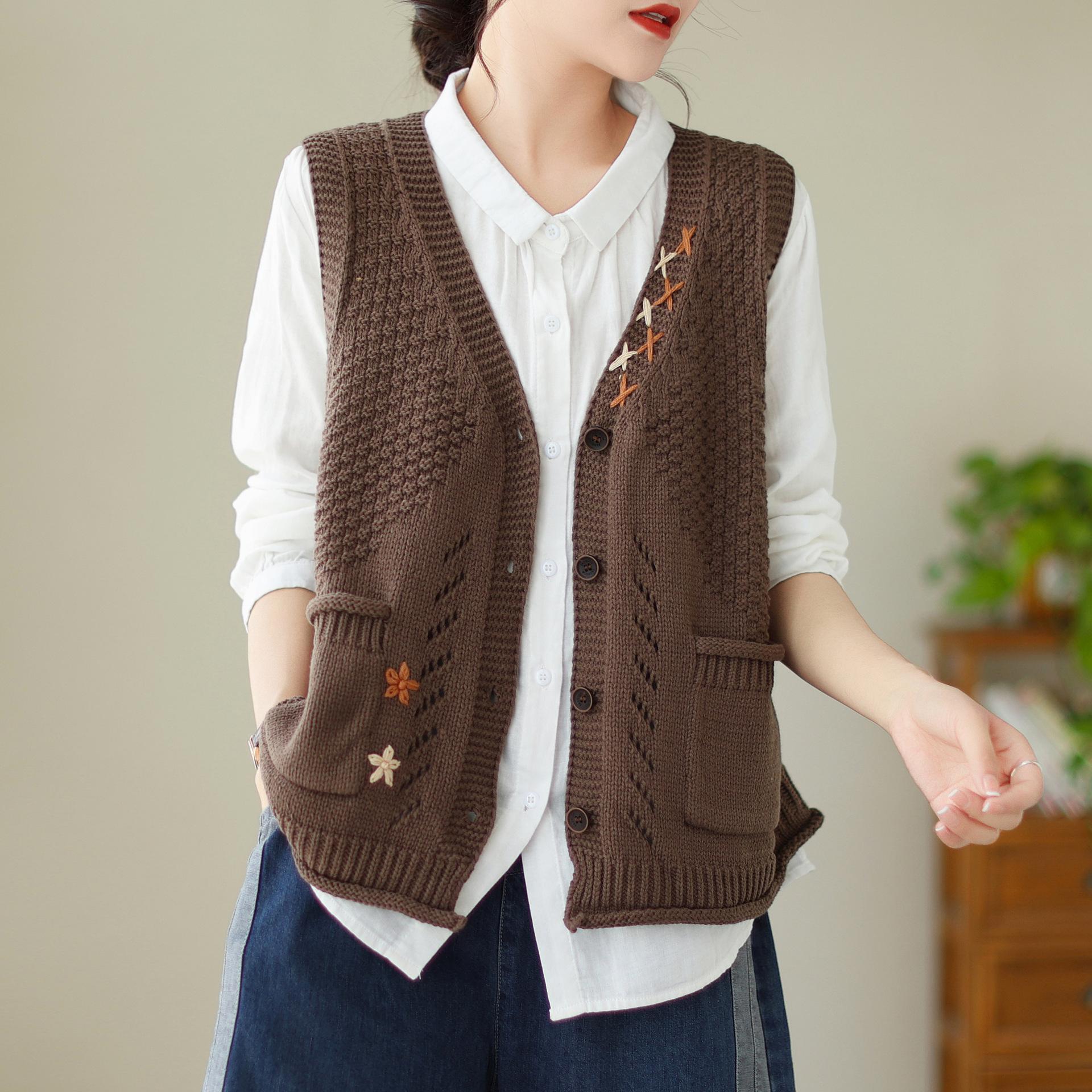 

Spring/Summer New Retro Sleeveless Knitted Vest for Women with V-neck Hollow Knitted Cardigan Tank Top 3XL темно-коричневого кольору