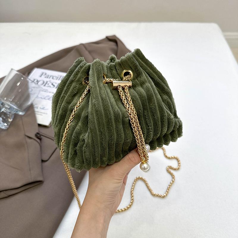 

Bucket bag women s 2025 new niche design fashionable chain bag women s minimalist style fashion messenger shoulder bag tide зелёный