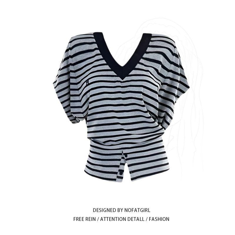 Plus-Size Korean-Style Striped V-Neck Casual Relaxed Short-Sleeve T-Shirt for Women, Summer Slimming Versatile Waist-Cinching Top Trendy Striped Top M