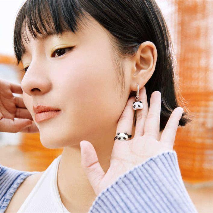 Стильные асимметричные серьги-панды из серебра 925 пробы — фото 3