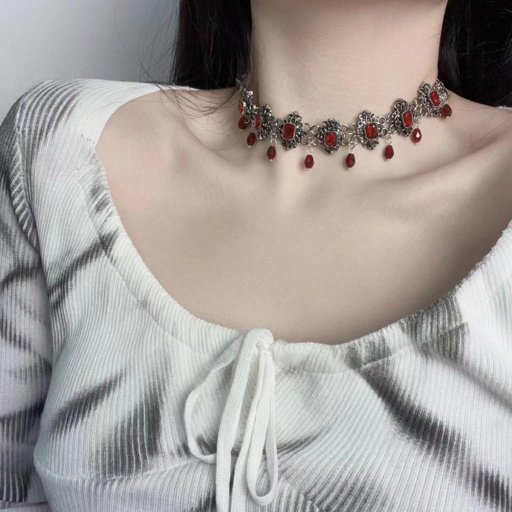 Retro medieval style diamond-encrusted crystal fringed necklace Gothic style sweet and cool light luxury sense niche collarbone chain new model