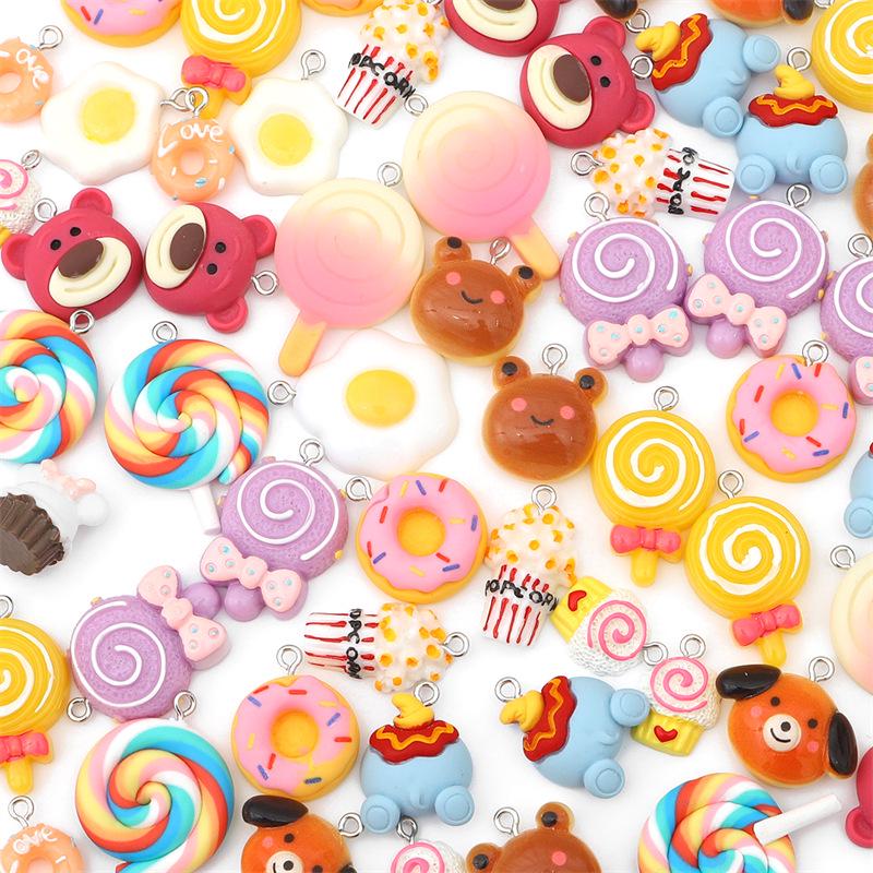 DIY pryskyřičné šperky a doplňky: Přívěsky Žlutá kachnička, Včelka, Růžový medvídek, Kobliha, Dinosaurus, Vejce, Lízátko.