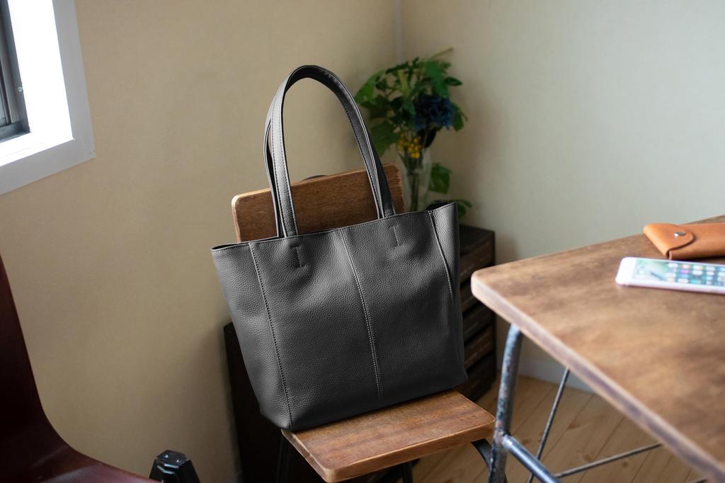 Toyooka Kobo Tote Bag, Lightweight (Approx. 370g), Unisex, Genuine Leather, Shoulder Strap, Large Capacity, Made in Japan, Black, 442901