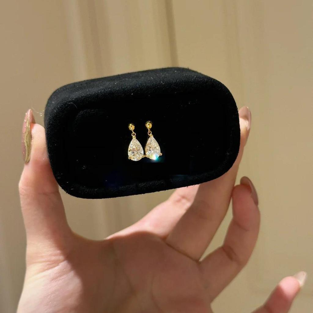 2026 New Light Luxury Exquisite High-end Design Water Drop Drill Ear Hole Earrings Temperament Earrings Cochlear Nails for Women