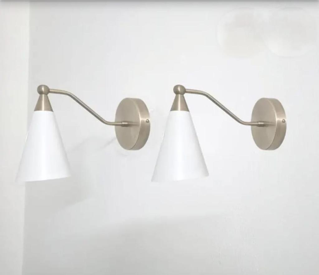 Ζεύγος Χειροποίητων Απλίκα Τοίχου : Λάμπες από Ακατέργαστο Ορείχαλκο & Λευκό Κώνο