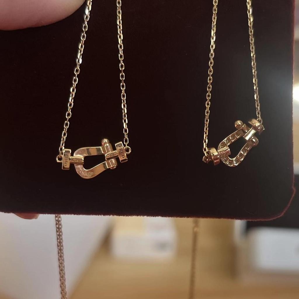Collier avec Boucle Fer à Cheval Plaqué Or 18 carats avec Demi-Diamant et Corde en Chanvre - Disponible en Taille S/L