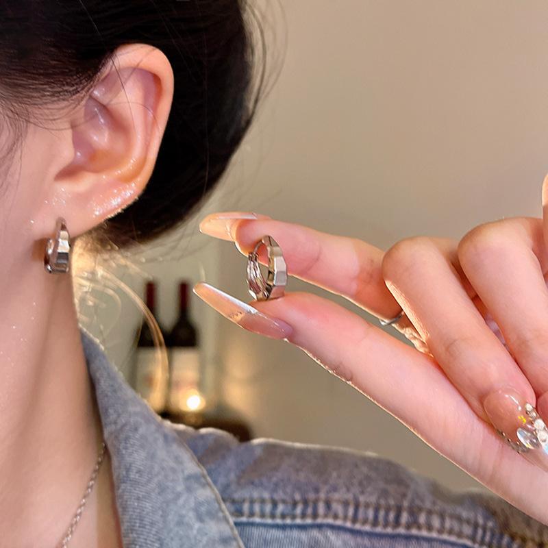 Metal Texture Small Earrings Women's Cold Wind Temperament Earrings Design Earrings