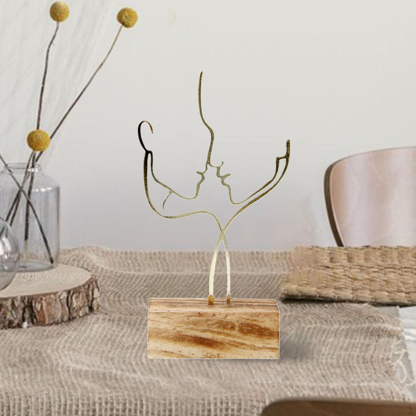 

Abstract Sculpture Creative Couple Statue Ornament Decoration золотий