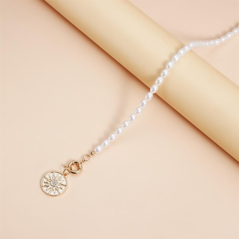 Retro Star Charm Adjustable Chain Necklace Featuring Mixed Materials Pearls Accents Trendy Layering Statement Pieces