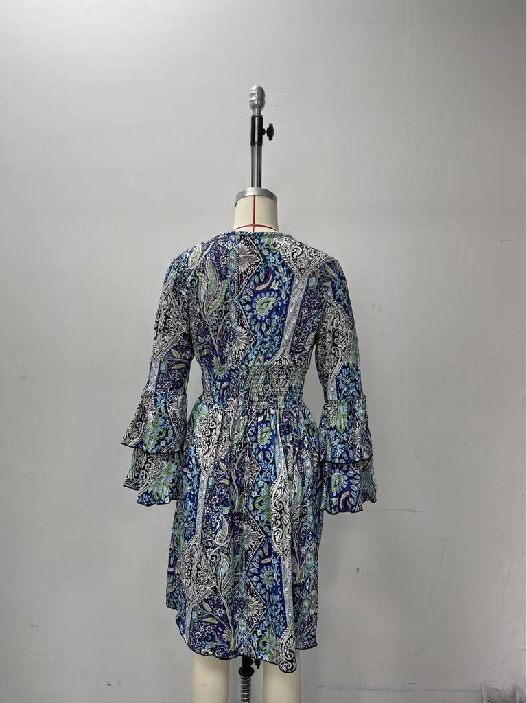2024 Elegant Paisley V-Neck Flare Sleeve Dress for Women - Autumn/Winter Collection.