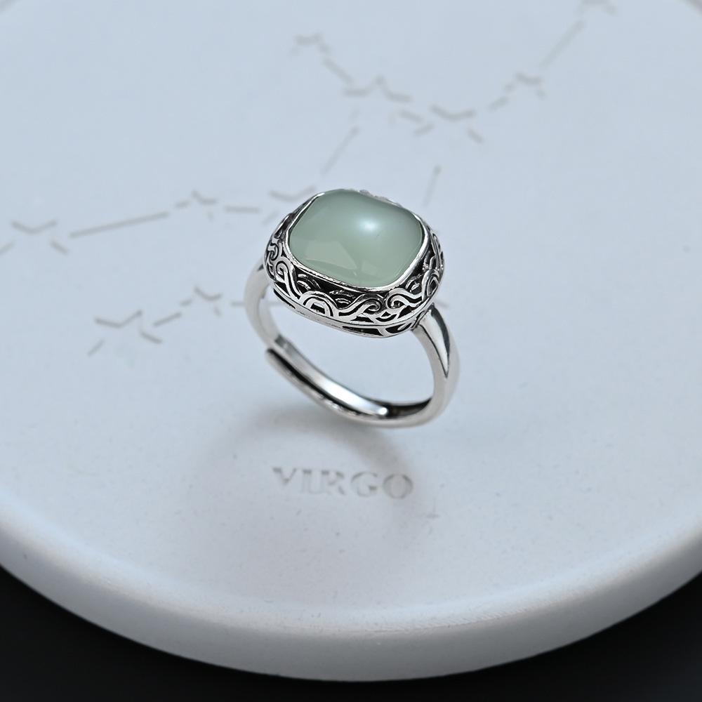 Hochwertiger Jade-Ring im Tangcao-Blumen-Design: Eleganter chinesischer Hofstil für Damen