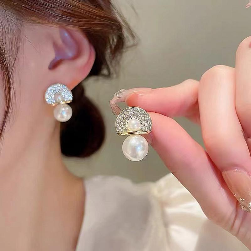 Korean Elegant Pearl Stud Earrings for Women: Versatile, High-Class Style Jewelry