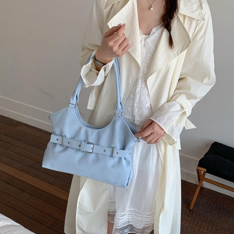 Solid Color Shoulder Bag with Buckle Strap Design Stylish Crossbody Bag for Daily Fashion Use