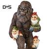 Statuie de grădină Sasquatch din rășină Sasquatch cu gnomi Ornament Figurină Sasquatch pentru exterior și interior pentru decorarea curții terasă