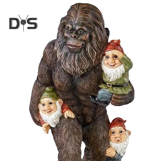 Statuie de grădină Sasquatch din rășină Sasquatch cu gnomi Ornament Figurină Sasquatch pentru exterior și interior pentru decorarea curții terasă