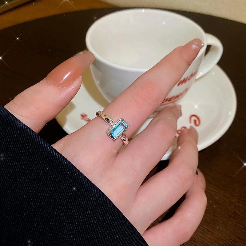 Fargeblokk Kattesøye Stjerne Ring: Trendy dame åpen statement-ring