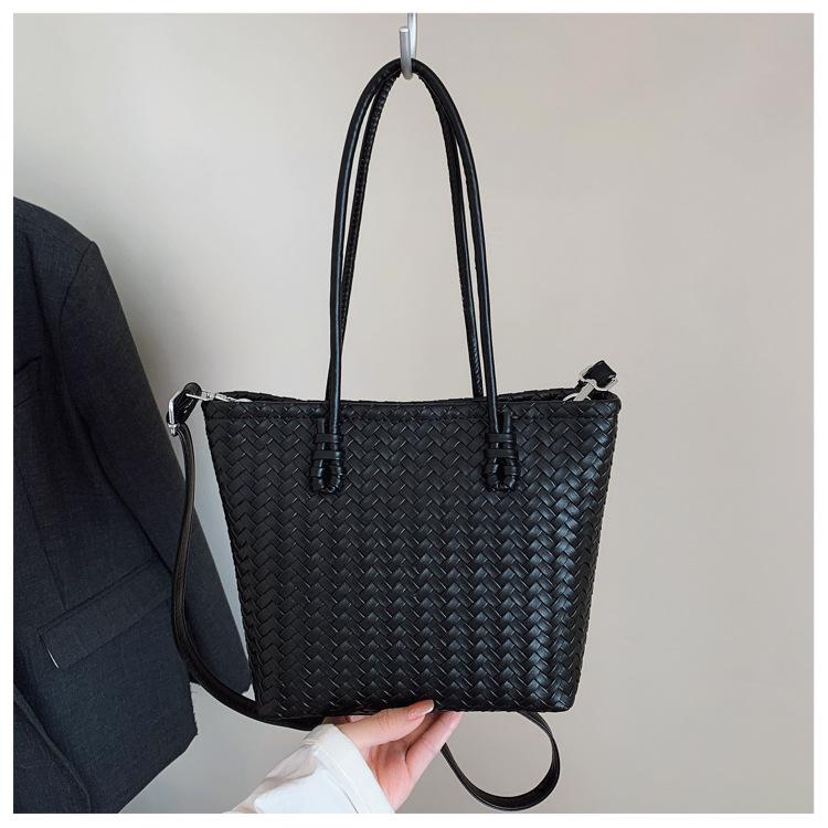 

Корейская версия ретро большая вместимость сумка-тоут женская 2025 новый модный тренд для поездок на работу плечевая сумка-мессенджер сумочка