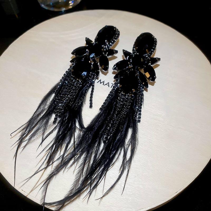 Orecchini a Frange di Piume con Diamanti Colorati Lusso Leggero Borchie di Alta Gamma Orecchini di Nicchia Retrò Autunno e Inverno Donna